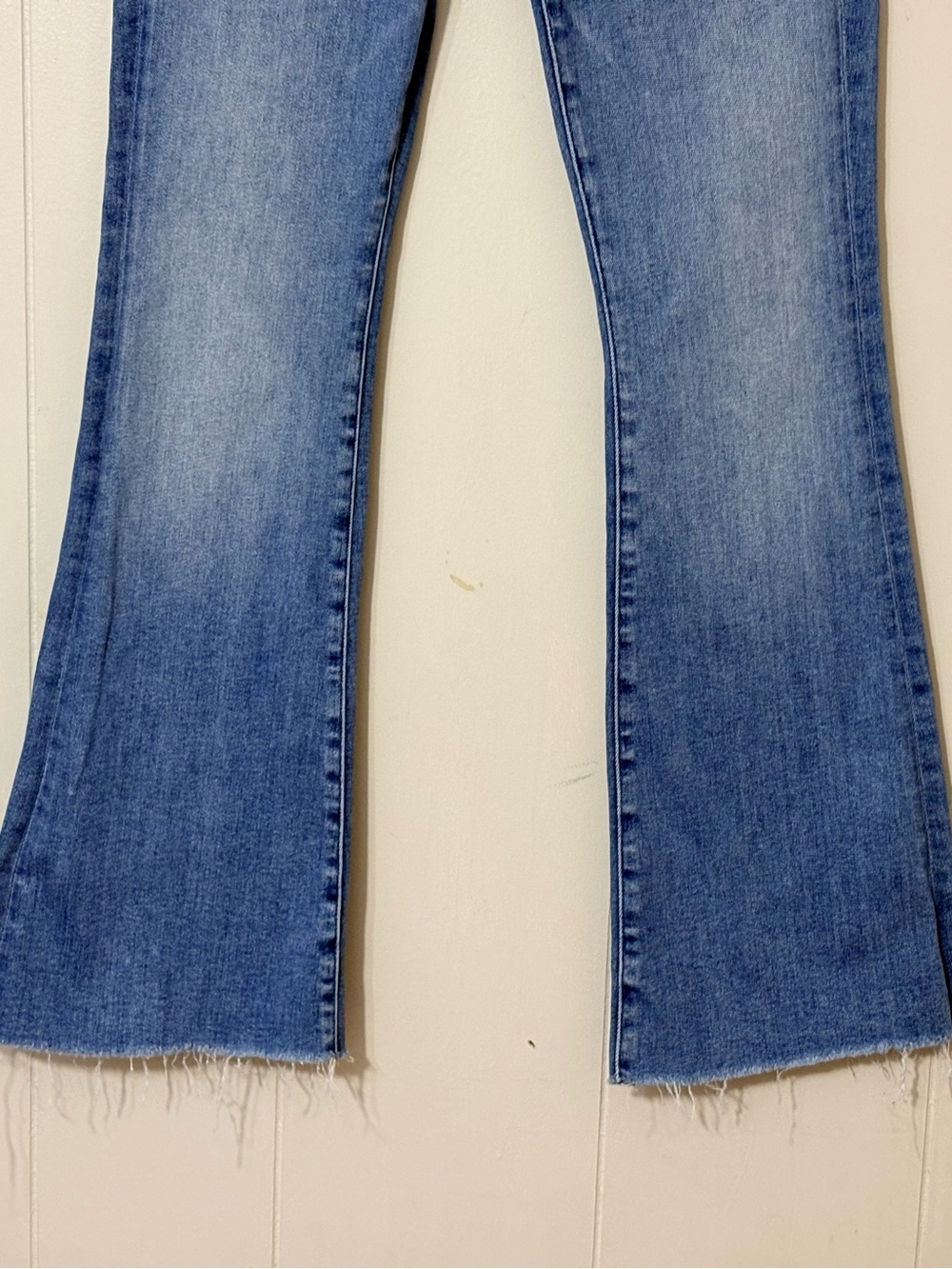MOTHER The Weekender Fray Jeans A Groovy Kind of Love Flare Blue 26 - Picture 3 of 13